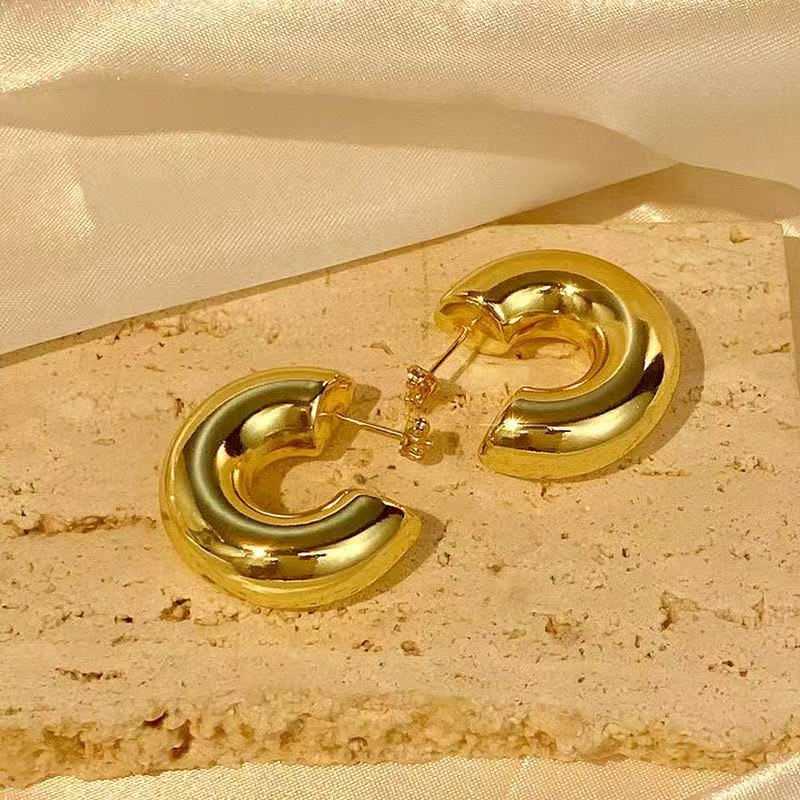 Elegant Round Gold Earrings – Timeless Style for Every Occasion