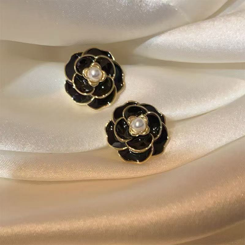 Elegant Black Flower Earrings – Stylish Floral Jewelry for Women