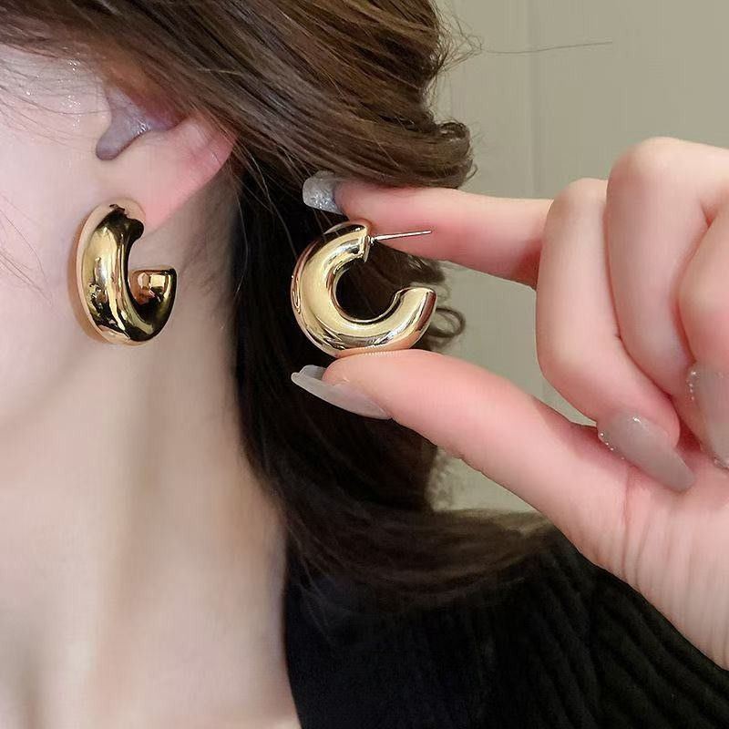 Elegant Round Gold Earrings – Timeless Style for Every Occasion