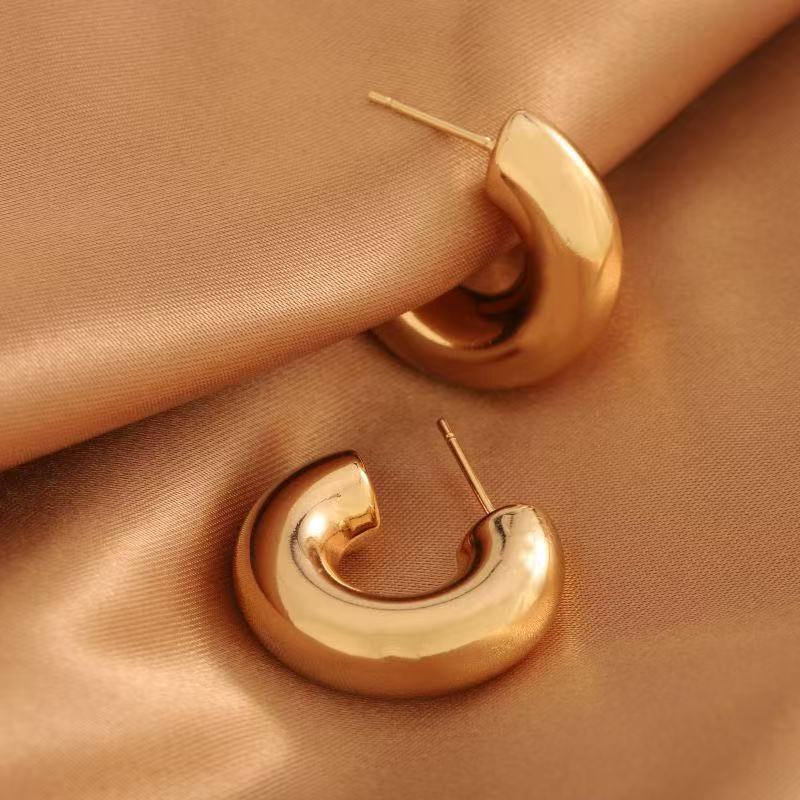 Elegant Round Gold Earrings – Timeless Style for Every Occasion