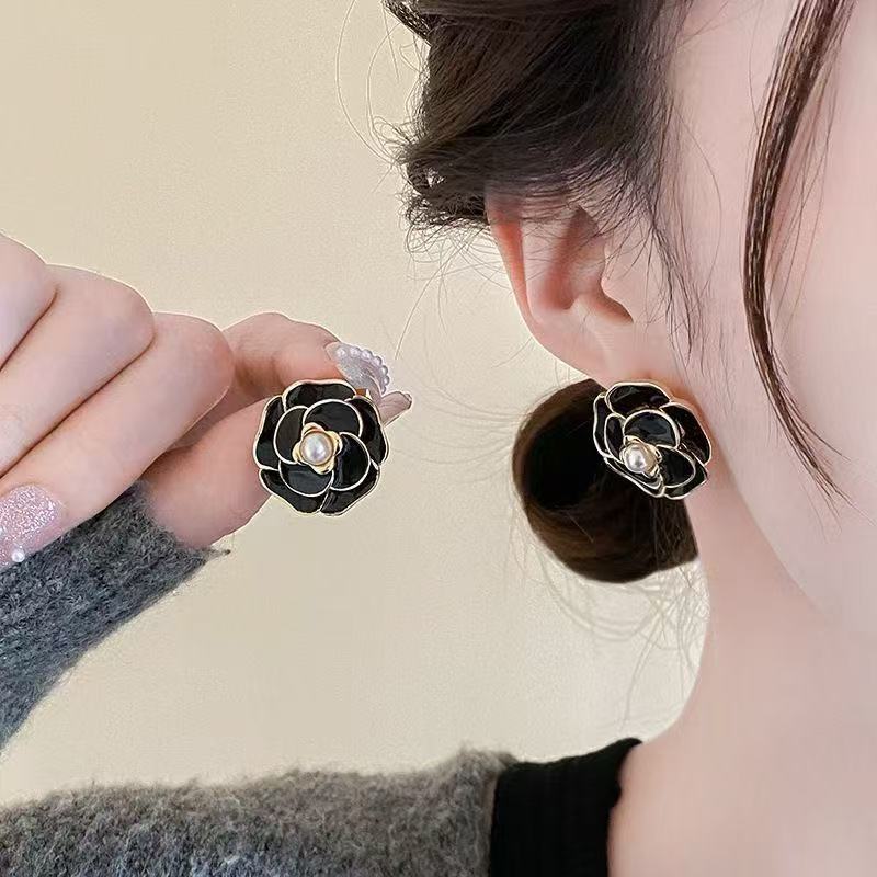 Elegant Black Flower Earrings – Stylish Floral Jewelry for Women